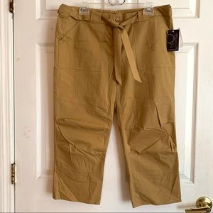 Q.U.E. Women’s Capri PANTS  size 14 Dark Tan NEW